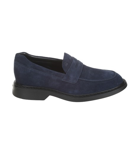 Shop HOGAN  Mocassino: Hogan mocassino in suede.
Tomaia in suede.
Mascherina.
Monogramma Hogan impresso.
Guardolo con cuciture.
Fussbett in memory foam.
Suola in gomma.
Custodia in tessuto inclusa.
Fabbricato in Italia.. HXM5760DU50HG0-U828