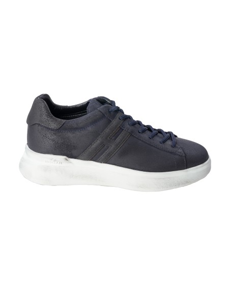 Shop HOGAN  Scarpa: Hogan sneakers Hogan H580 Blu Grigio.
Tomaia in pelle scamosciata.
Finitura ingrassata.
H laterale.
Fussbett in memory foam 8 mm.
Suola in gomma.
Altezza totale 4,5 cm.
Indicazioni di cura e mantenimento incluse.
Custodia in tessuto inclusa.
Include un paio di lacci aggiuntivi.
Fabbricato in Italia.. HXM5800DV42S74-64G5