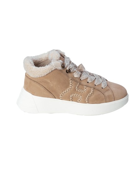 Shop HOGAN  Scarpa: Hogan sneakers Hogan Rebel Beige Marrone.
Tomaia in nabuk.
Inserti in pile bouclé.
H laterale.
Fussbett 5 mm.
Fodera e sottopiede in faux fur.
Suola in gomma.
Altezza totale 5 cm.
Indicazioni di cura e mantenimento incluse.
Custodia in tessuto inclusa.
Fabbricato in Italia.. HXW5620FC00HTA-0XFI