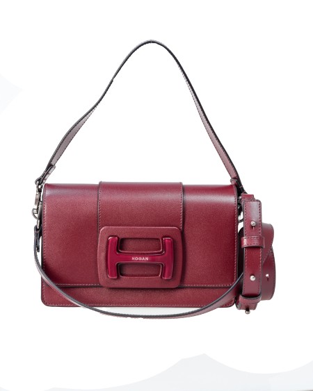 Shop HOGAN  Tracolla: Hogan borsa a Tracolla Hogan H-Bag.
Articolo realizzato in pelle liscia.
Fibbia H con logo Hogan.
Chiusura con patta e bottone magnetico.
Interno a due scomparti.
Taschina interna.
Dimensioni: 23,5 x 15 x 10,5 cm.
Manico removibile, tracolla regolabile e removibile.
Indicazioni di cura e mantenimento incluse.
Custodia in tessuto inclusa.
Composizione: 100% Pelle.
Fabbricato in Italia.. KBW01MN6101S79-R600