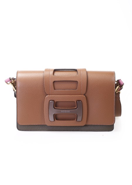Shop HOGAN  Tracolla: Hogan borsa a Tracolla Hogan H-Bag Verde Beige.
Borsa a tracolla donna.
Articolo realizzato in pelle martellata.
Dettagli in pelle liscia.
Fibbia H con logo Hogan.
Chiusura con patta e bottone magnetico.
Interno a due scomparti.
Taschina interna.
Dimensioni: 23,5 x 15 x 10,5 cm.
Manico removibile, tracolla regolabile e removibile.
Indicazioni di cura e mantenimento incluse.
Custodia in tessuto inclusa.
Composizione: 100% Pelle.
Fabbricato in Italia.. KBW01MN8100SBJ-7C92