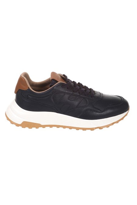 Shop HOGAN  Sneakers: Hogan sneakers Hyperlight.
Tomaia in pelle spazzolata.
H laterale.
Fussbett in memory foam 8 mm.
Suola in gomma.
Altezza totale 4,5 cm.
Indicazioni di cura e mantenimento incluse.
Custodia in tessuto inclusa.
Composizione: 100% Pelle.
Made in Italy.. HXM5630EC01O64-01A3