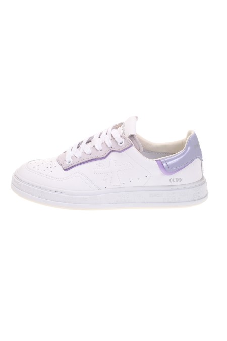 Shop PREMIATA Saldi Scarpa: Premiata sneakers "Quinnd 6322".
Creata per reinterpretare il mondo Sport in chiave couture, ricca di dettagli come i numerosi fori che ne caratterizzano il design. 
Altezza Suola 3 cm.
Fusbet interno 24,8 cm.
Composizione Suola: 100% Gomma.
Composizione Tomaia: 95% Pelle di vitello 5% PU.
Composizione Fodera: 100% Pelle di capra.
Fabbricato in Vietnam.. QUINND-6322