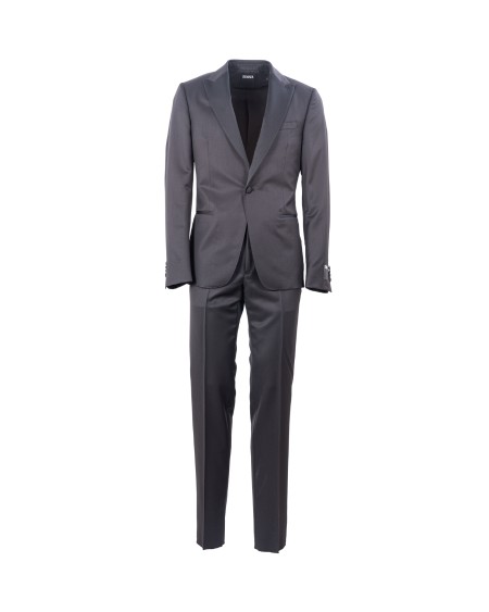 Shop ZEGNA  Smoking: Zegna single-breasted wool and mohair tuxedo.
Fully lined.
Unfinished hem (suitable for alterations)
Regular fit.
Set of two items.
Treatment: dry cleaning.
Single-breasted closure (with one button), zip, button and bar.
Side and back slit pockets.
Lining: 100% viscose
Composition: 84% wool, 16% mohair.
Made in Italy.. 522776A5-282KGR-N