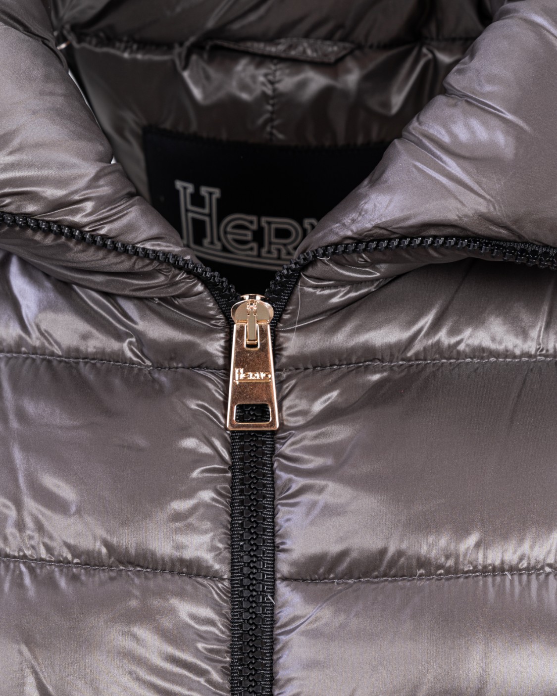 shop HERNO  Piumino: Herno piumino in nylon trapuntato con cintura removibile in vita.
A-shape fit
Collo alto
Chiusura con zip
Cintura removibile in tono in vita
Tasche laterali con zip invisibile
Spacchi con zip sui polsi
Composizione: 100% Poliammide.
Fabbricato in Romania.. PI001789D12017-9480 number 7974244