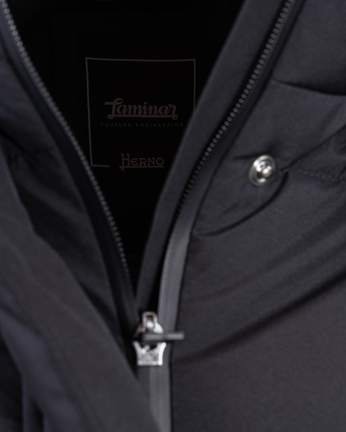 shop HERNO  Piumino: Herno giacchetto A-shape.
Vestibilità regolare.
Collo alto con cappuccio.
Maniche lunghe.
Chiusura con zip a doppio cursore.
Tasche a filetto.
Composizione: 100% poliestere.
Made in Romania.. PI128DL11106-9300 number 5785798