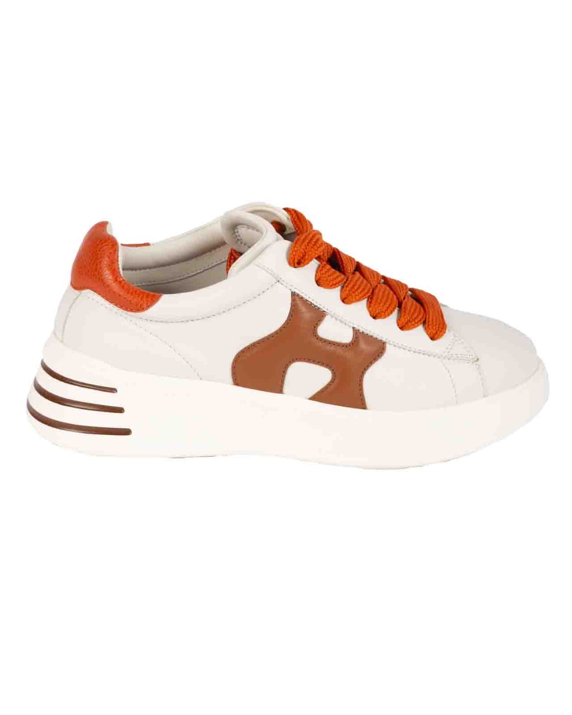 shop HOGAN Saldi Scarpa: Hogan Rebel sneakers.
Tomaia in nappa.
H laterale in pelle liscia.
Dettagli in pelle effetto martellato.
Fussbett in memory foam 5 mm.
Suola in gomma decorata a mano.
Altezza percepita 5 cm.
Indicazioni di cura e mantenime.nto incluse.
Custodia in tessuto inclusa
Include un paio di lacci aggiuntivi.
Fabbricato in Italia.. HXW5640DN61SBF-0ESG number 6492368
