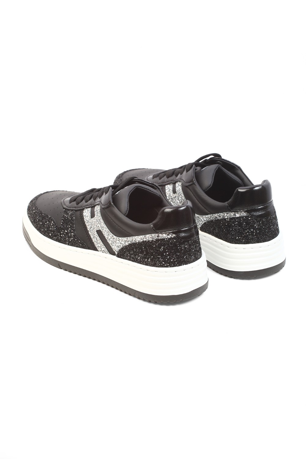 shop HOGAN Saldi Scarpa: Hogan sneakers Hogan H630.
Tomaia in pelle scamosciata.
Inserti in pelle liscia.
H laterale.
Fussbett in memory foam 0,9 cm.
Suola in gomma.
Altezza totale 4 cm.
Indicazioni di cura e mantenimento incluse.
Custodia in tessuto inclusa.
Include un paio di lacci aggiuntivi.
Fabbricato in Italia.
Composizione: 100% Pelle.. HXW6300EU50SEH-0353 number 3876958