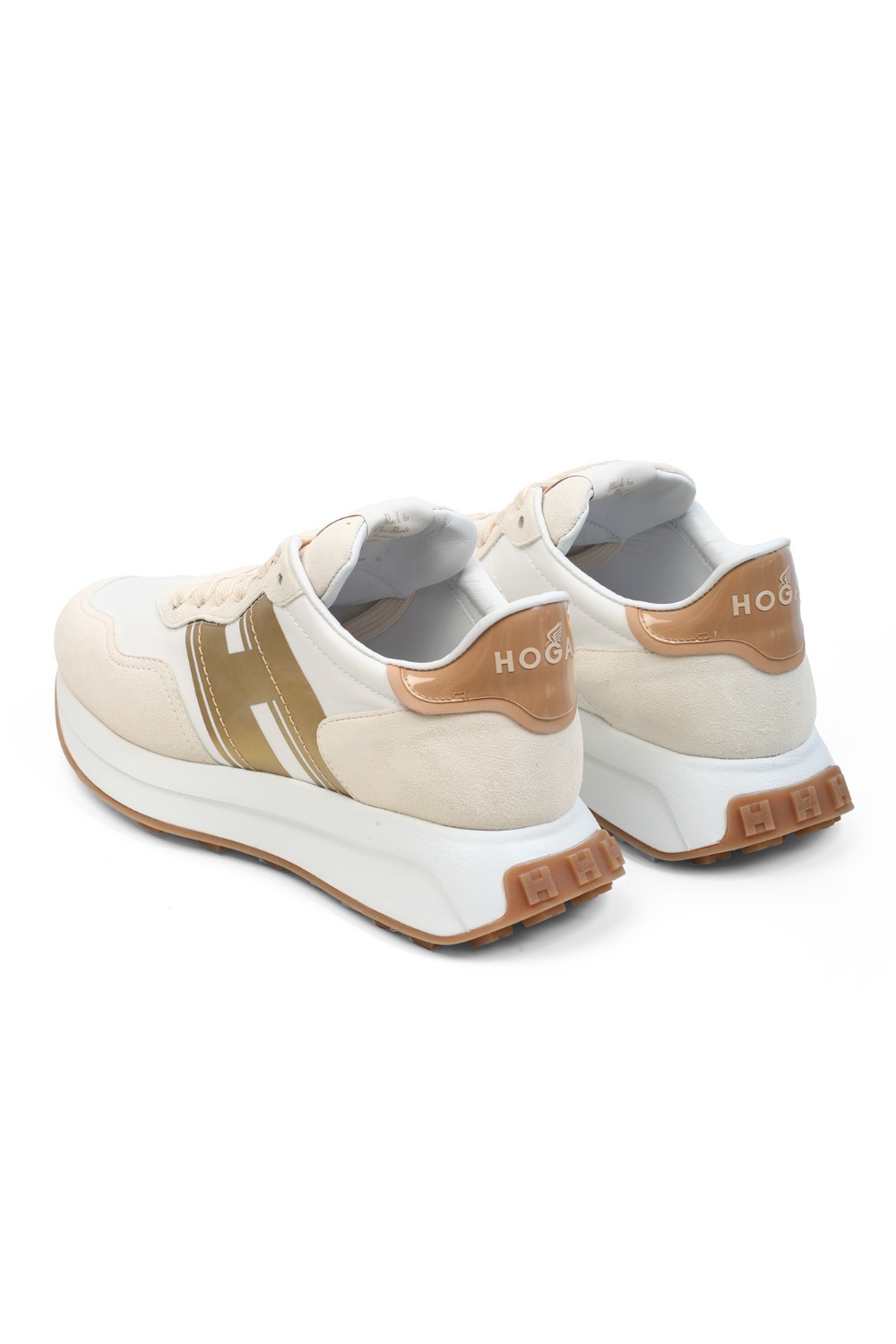 shop HOGAN Saldi Scarpa: Sneakers Hogan H641.
Tomaia in pelle scamosciata.
Inserti in tessuto tecnico.
Dettagli in pelle liscia.
H laterale con stampa dégradé.
Logo Hogan stampato sul retro.
Fussbett in memory foam.
Suola in gomma.
Indicazioni di cura e mantenimento incluse.
Custodia in tessuto inclusa.
Composizione: 100% Pelle.
Made in Italy.. HXW6410EV80SAA-0ES7BIANCO/ORO number 1596650