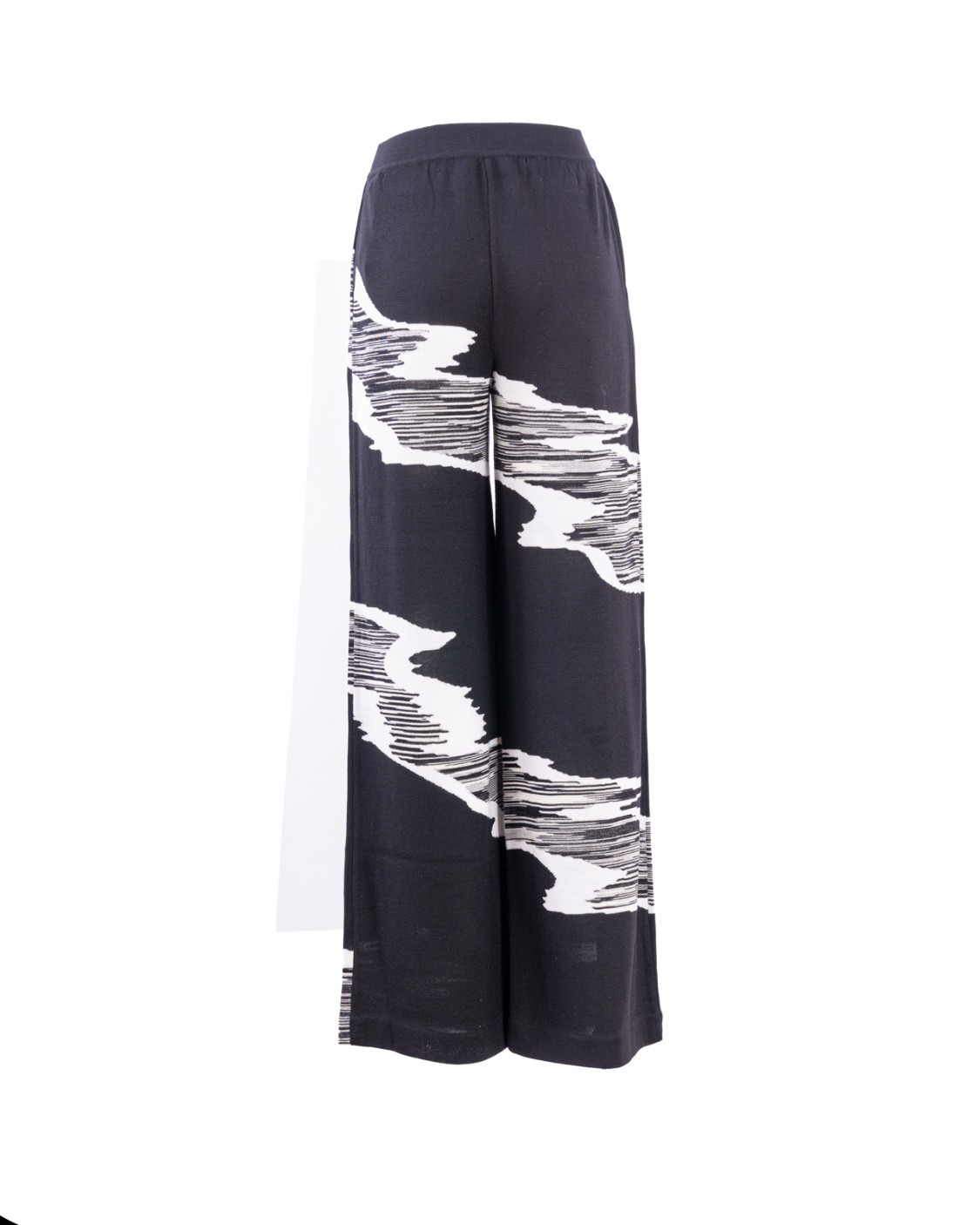 shop MISSONI Saldi Pantalone: Missoni pantalone lavorato a maglia.
Maglia leggera.
Fantasia bicolore.
Composizione: 100% Lana.
Fabbricato in Italia.. DS23WI09BK025Q-F9001BIANCO/NERO number 8059523