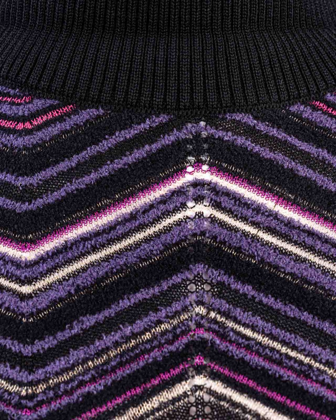 shop MISSONI Saldi Pull: Missoni lupetto lavorato a maglia.
Maglia leggera.
Collo alto.
Maniche lunghe.
Composizione: 80% Lana 20% Viscosa.
Fabbricato in Romania.. DS23WN1FBK025J-SM91G number 4367787