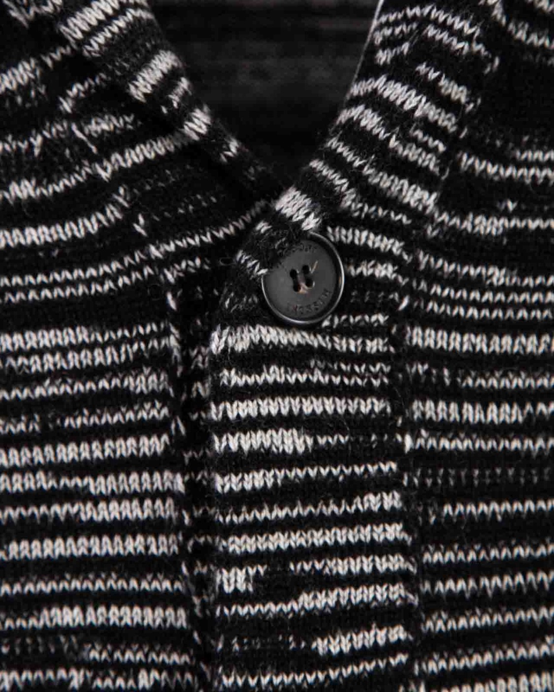 shop MISSONI Saldi Cardigan: Missoni cardigan in cashmere.
Collo sciallato.
Maniche lunghe.
Fantasia bicolore.
Chiusura con bottoni.
Vestibilità regolare.
Composizione: 100% Cashmere.
Fabbricato in Italia.. UC23WM00BK016W-F9001 number 5469758