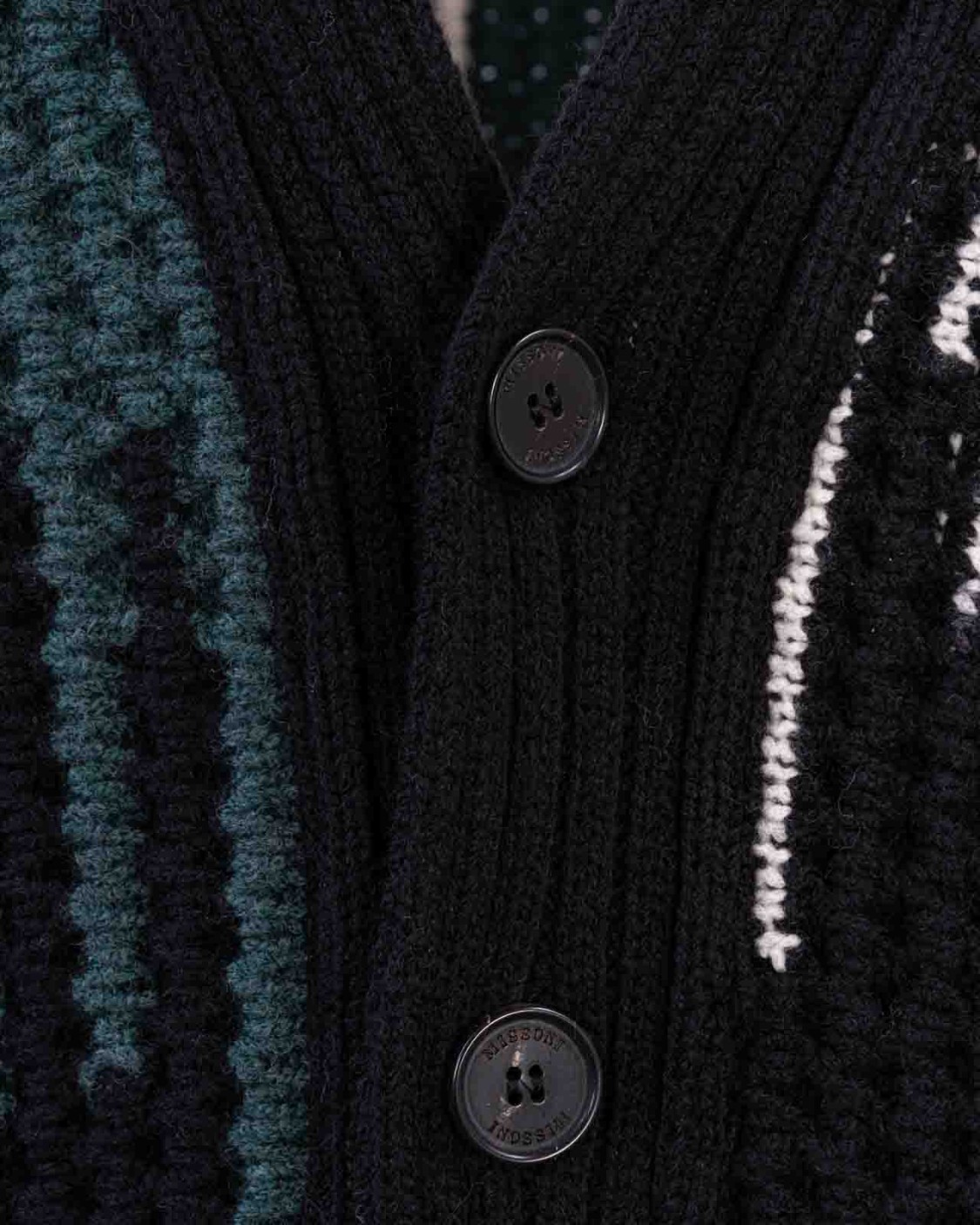 shop MISSONI Saldi Cardigan: Missoni cardigan in lana.
Lavorato a maglia.
Maglia media,
Maniche lunghe,
Bottoni,
Composizione: 83% Lana, 17% Poliammide.
Fabbricato in Italia.. US23WM05BK026G-SM8ZB number 4055750