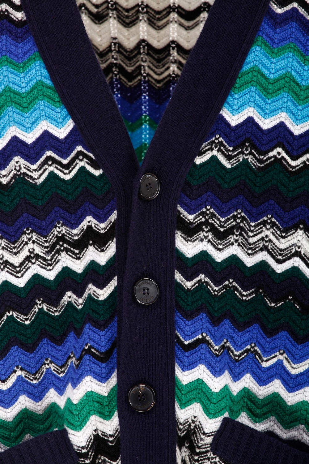 shop MISSONI Saldi Cardigan: Missoni cardigan lavorato a maglia.
Jacquard.
Maglia leggera.
Fantasia bicolore.
Collo a v.
Maniche lunghe.
Bottoni.
Due tasche.
Composizione: 95% Lana 4% Poliammide.
Fabbricato in Italia.. US23WM0ABK025P-SM8YC number 7750908