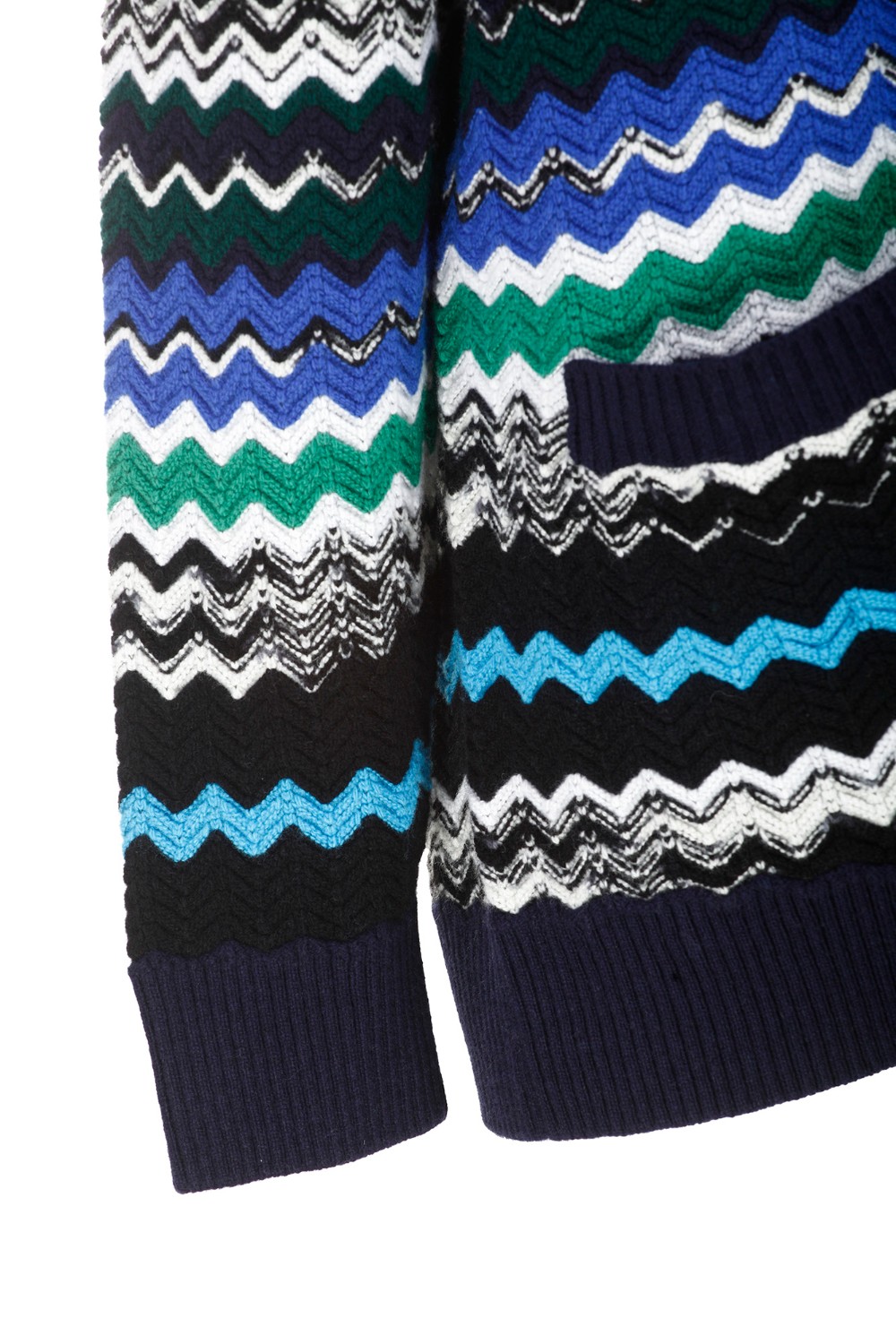 shop MISSONI Saldi Cardigan: Missoni cardigan lavorato a maglia.
Jacquard.
Maglia leggera.
Fantasia bicolore.
Collo a v.
Maniche lunghe.
Bottoni.
Due tasche.
Composizione: 95% Lana 4% Poliammide.
Fabbricato in Italia.. US23WM0ABK025P-SM8YC number 7750908