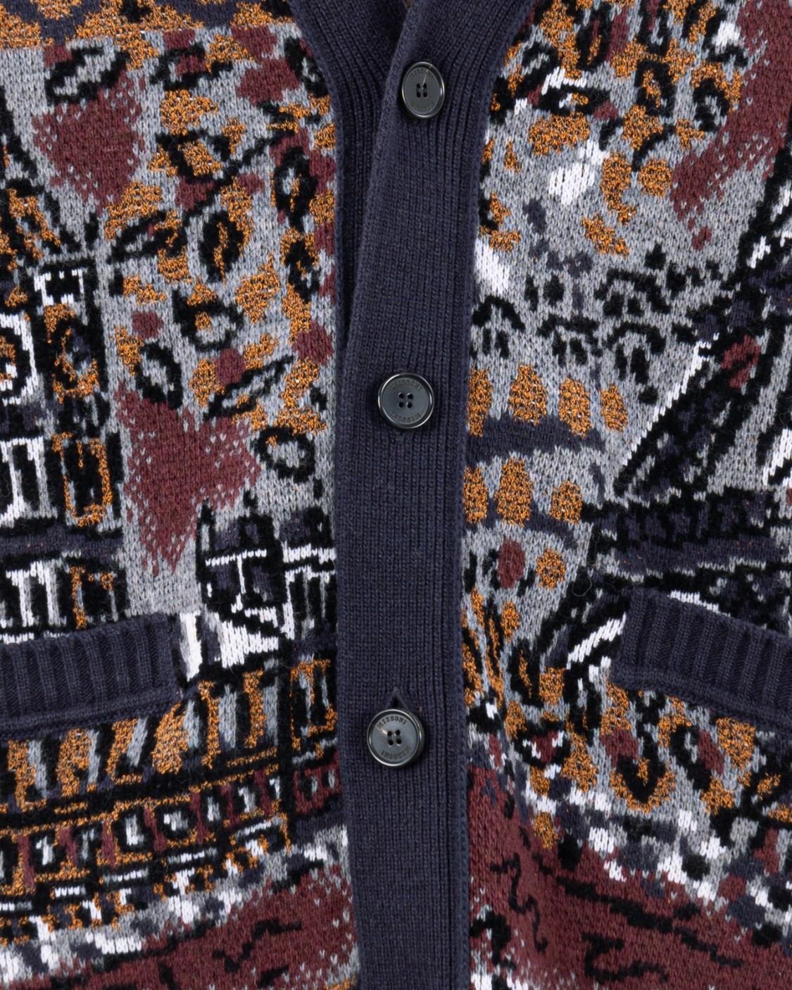 shop MISSONI Saldi Cardigan: Missoni cardigan con scollatura a V in misto lana.
Chiusura a bottoni.
Maglia di misto lana.
Profili a costine.
Composizione: 55% lana, 23% viscosa, 15% cotone, 4% poliammide. 
Made in Romania.. US24WM0A-BK038V-SM9GR number 4903551