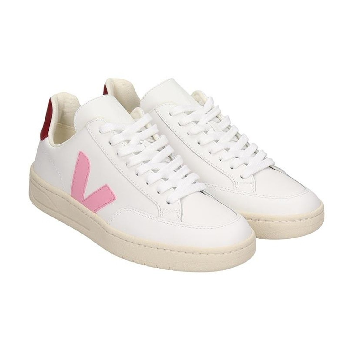 shop VEJA  Scarpe: Veja sneaker in pelle bianca.
Modello V-12.
Logo V laterale in pelle rosa.
Rifinitura in colore rosso sul dietro.
Suola in gomma.
Made in Brasil. XDW021812V12-ROSA number 3603878