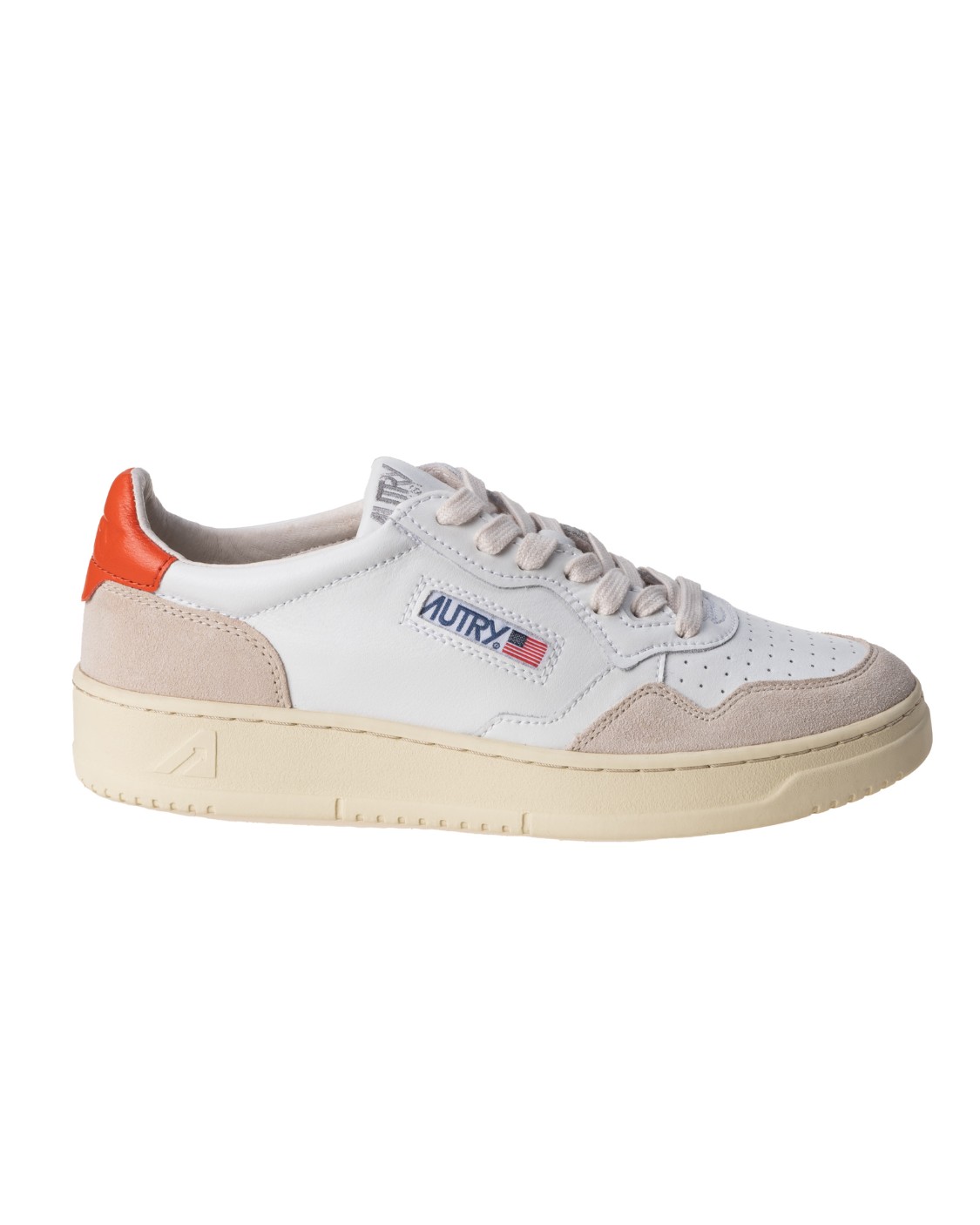 shop AUTRY  Scarpe: Autry sneakers Medalist Low in pelle e camoscio con dettaglio arancione.
Tomaia in pelle con impunture che definiscono gli inserti multistrato in suede.
Punta traforata per favorire la traspirazione.
Lacci piatti in cotone.
Linguetta in tessuto con label cucita in tono.
Collarino imbottito.
Iconico talloncino colorato sul retro con logo impresso.
Fodera in pelle e spugna di cotone.
Soletta in pelle logata, rialzata di 2 cm.
Suola in gomma logata in tono.
Altezza suola: 2.5 - 3.5 cm.
Custodia inclusa.
Composizione: 100% pelle.
Fabbricato in Indonesia.. AULM-LS45BIANCO/ROSSO number 5836151