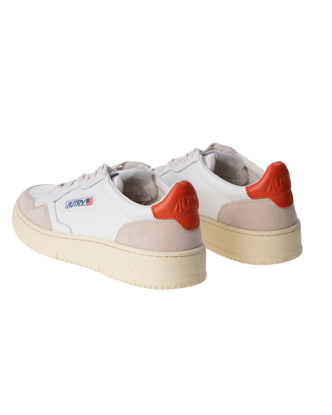 shop AUTRY  Scarpe: Autry sneakers Medalist Low in pelle e camoscio con dettaglio arancione.
Tomaia in pelle con impunture che definiscono gli inserti multistrato in suede.
Punta traforata per favorire la traspirazione.
Lacci piatti in cotone.
Linguetta in tessuto con label cucita in tono.
Collarino imbottito.
Iconico talloncino colorato sul retro con logo impresso.
Fodera in pelle e spugna di cotone.
Soletta in pelle logata, rialzata di 2 cm.
Suola in gomma logata in tono.
Altezza suola: 2.5 - 3.5 cm.
Custodia inclusa.
Composizione: 100% pelle.
Fabbricato in Indonesia.. AULM-LS45BIANCO/ROSSO number 5836151