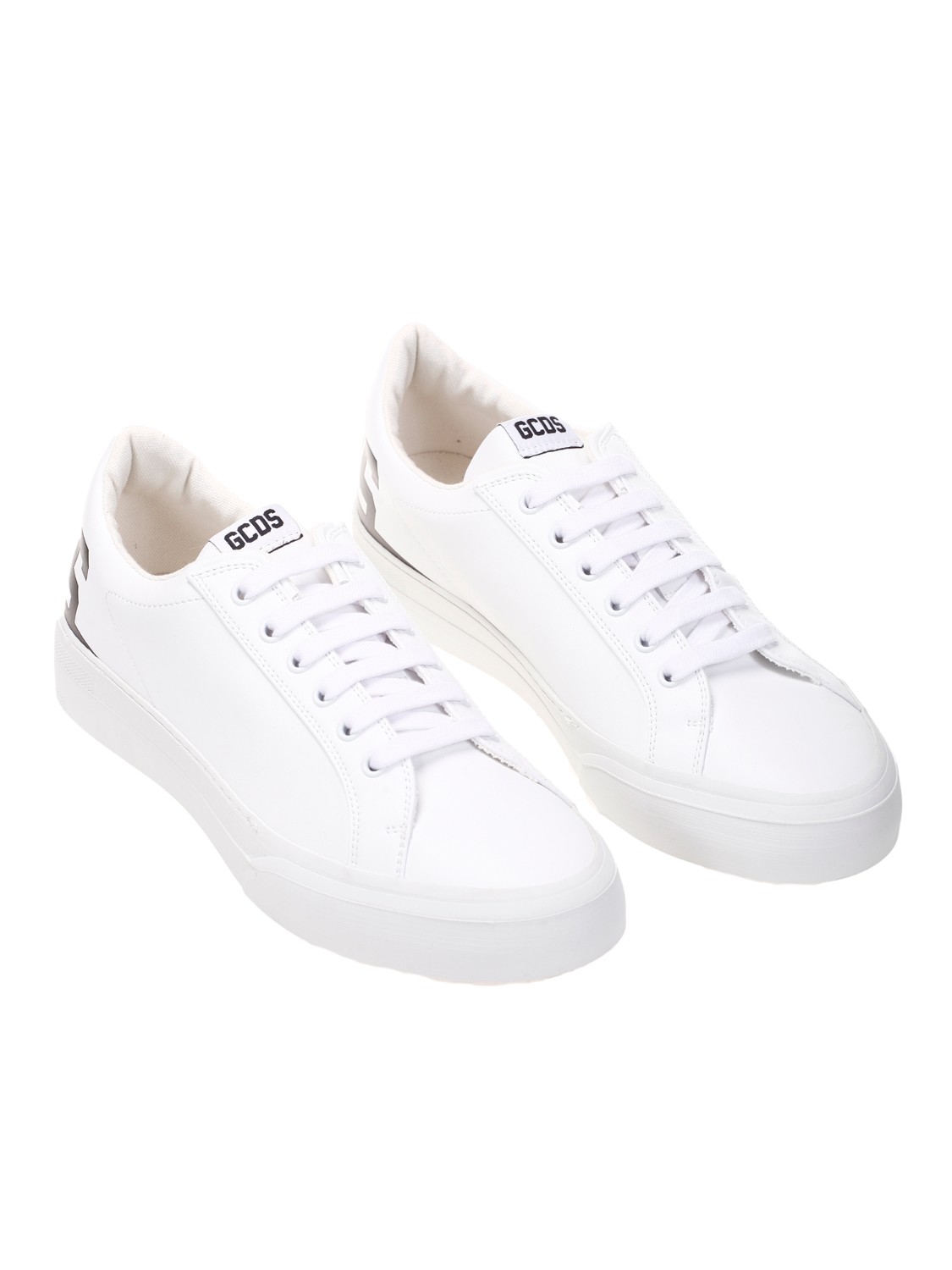 shop GCDS Saldi Sneakers: GCDS sneakers in finta pelle.
Logo GCDS a contrasto di colore.
Suola in gomma.
Lacci tono su tono.
Suola: 100% gomma
Made in Italy.. SS22M460020-02 number 8683450