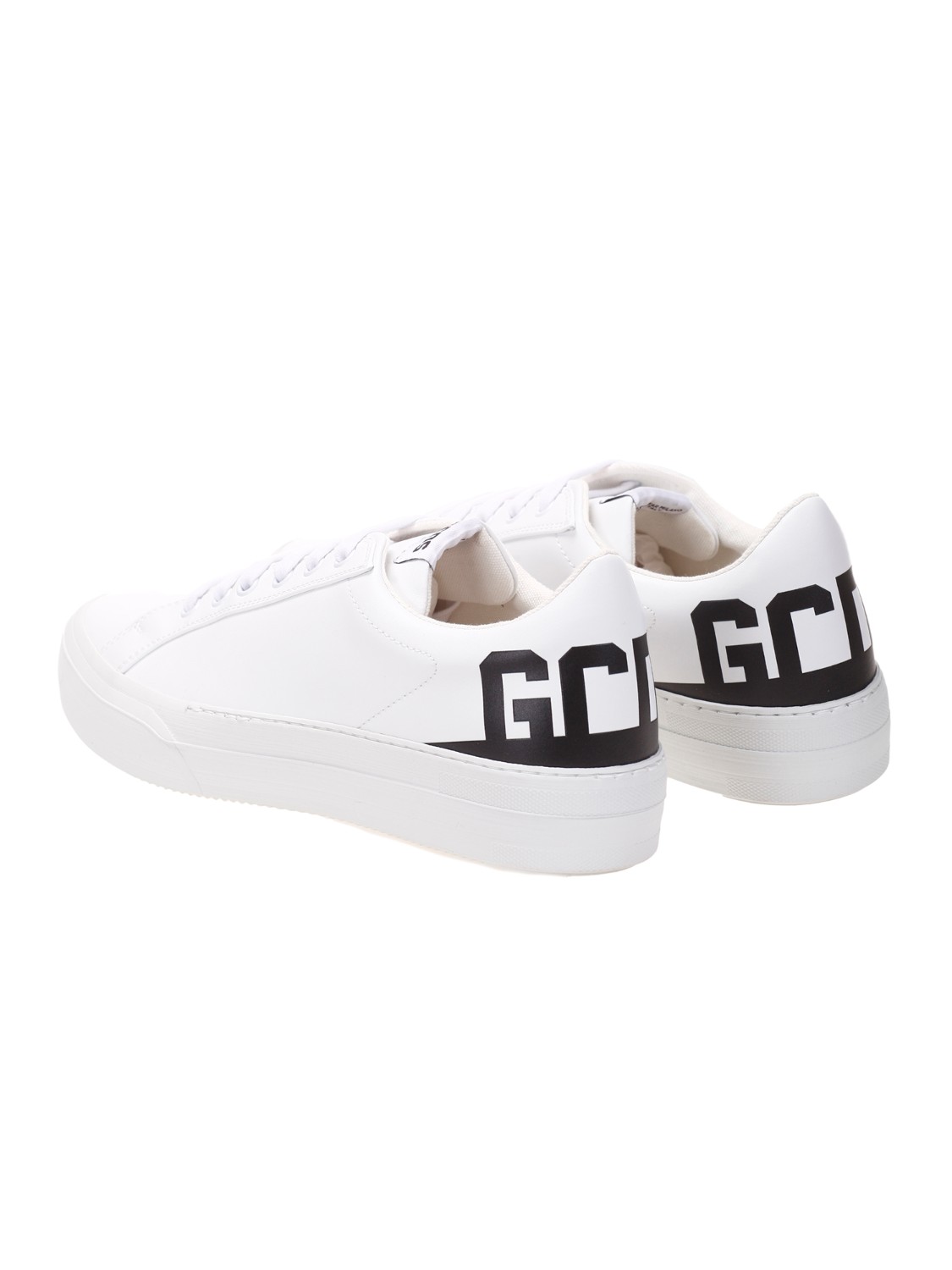 shop GCDS Saldi Sneakers: GCDS sneakers in finta pelle.
Logo GCDS a contrasto di colore.
Suola in gomma.
Lacci tono su tono.
Suola: 100% gomma
Made in Italy.. SS22M460020-02 number 8683450
