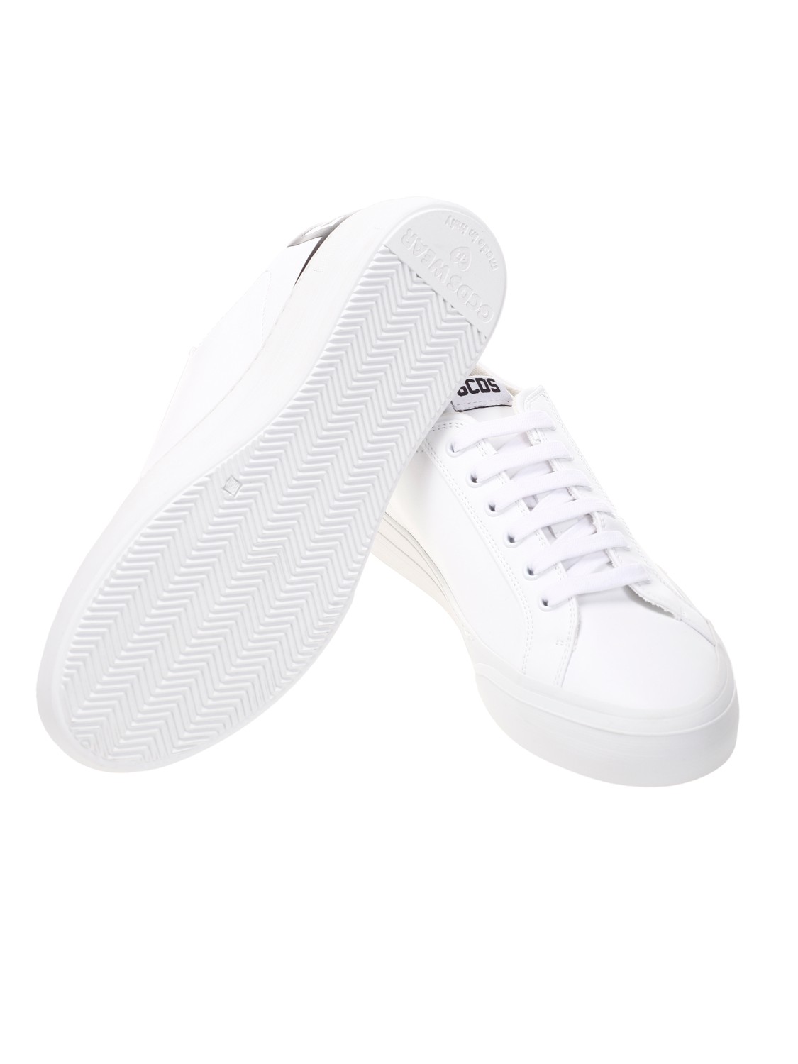 shop GCDS Saldi Sneakers: GCDS sneakers in finta pelle.
Logo GCDS a contrasto di colore.
Suola in gomma.
Lacci tono su tono.
Suola: 100% gomma
Made in Italy.. SS22M460020-02 number 8683450