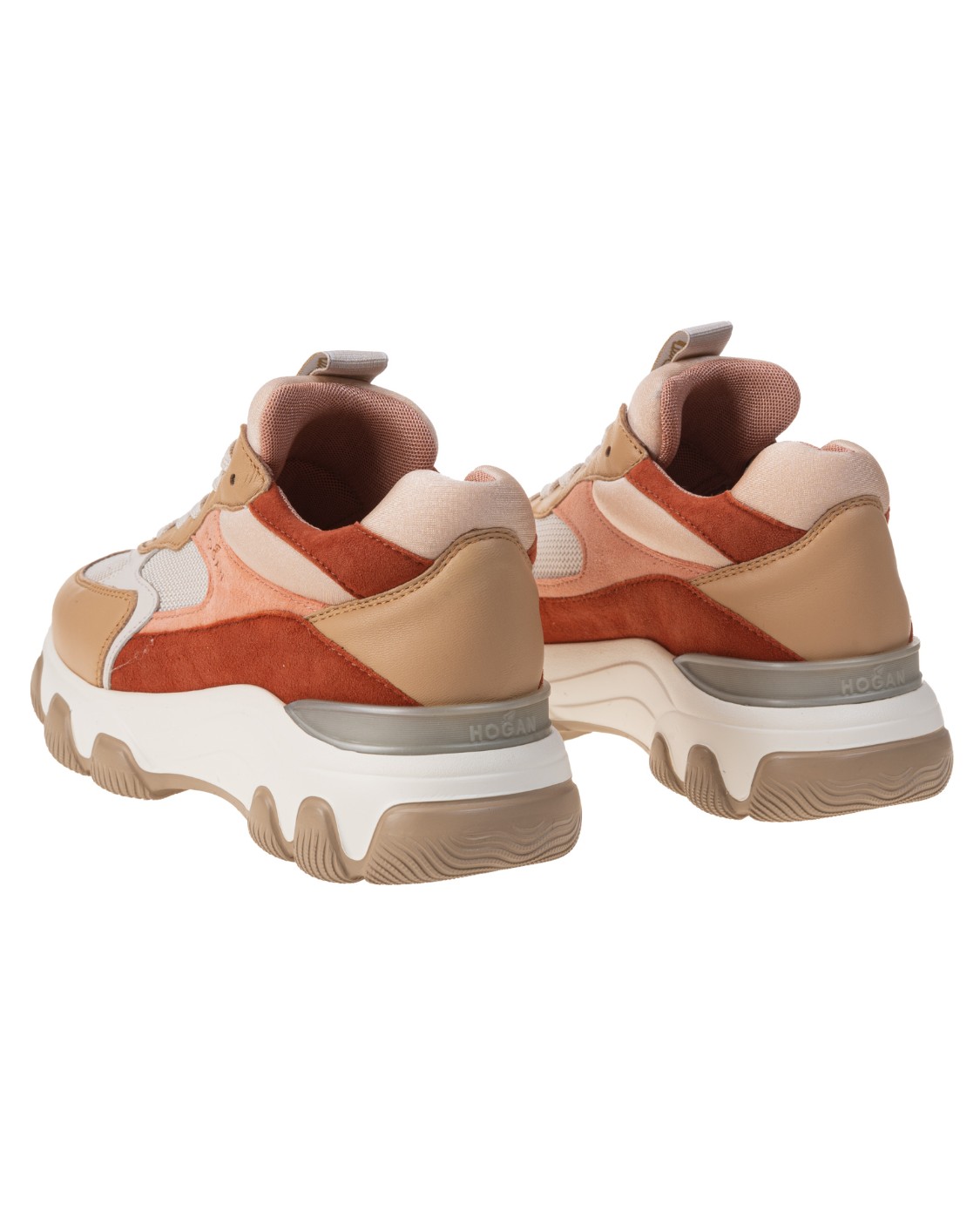 shop HOGAN Saldi Sneakers: Hogan Hyperactive nei colori cuoio, rosso e beige.
Tomaia in suede.
Inserti in tessuto tecnico.
Dettagli in pelle liscia e tessuto effetto scuba.
Logo Hogan impresso sul lato.
Fussbett in memory foam.
Suola in gomma.
Altezza totale 6,2 cm.
Custodia in tessuto inclusa.
Made in Italy.. HXW5400DG60QZD-0MR6CUOIO/ROSSO number 8285409