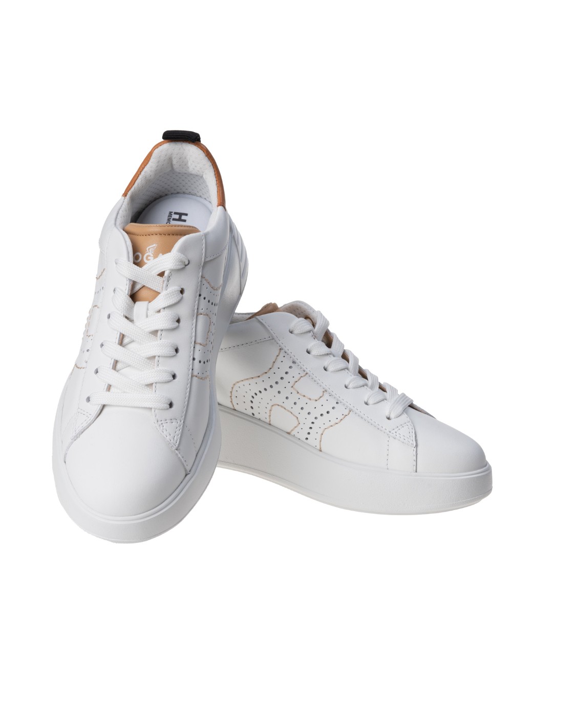 shop HOGAN Saldi Sneakers: Hogan sneakers Rebel bianca e marrone.
Tomaia in pelle.
H laterale con forature e impunture a filo grosso.
Loop in gros grain sul retro.
Fussbett in memory foam.
Suola in gomma.
Altezza percepita 5 cm.
Indicazioni di cura e mantenimento incluse.
Custodia in tessuto inclusa.
Composizione: 100% pelle.
Made in Italy.. HXW5620EA10R6H-0UA6BIANCO/CUOIO number 2889335