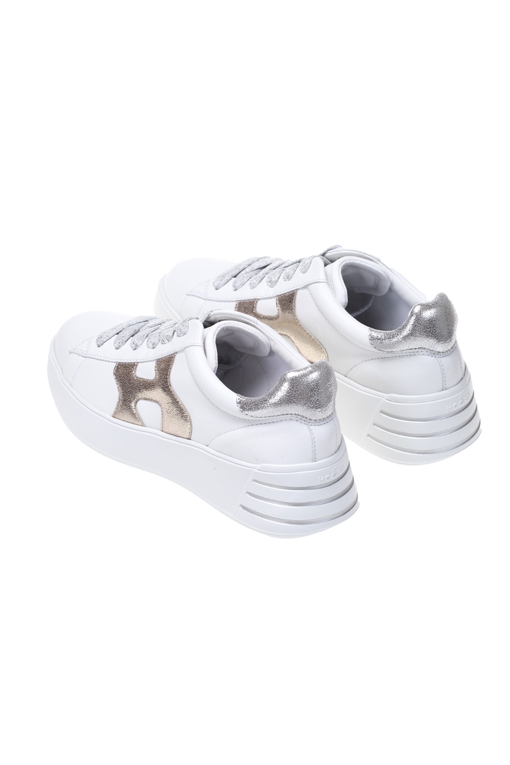 shop HOGAN Saldi Sneakers: Hogan sneakers Rebel Argento Oro.
Tomaia in nappa.
H laterale e dettagli in pelle laminata effetto mosso.
Fussbett in memory foam.
Suola in gomma.
Altezza percepita 5 cm.
Indicazioni di cura e mantenimento incluse.
Custodia in tessuto inclusa.
Composizione: 100% pelle.
Made in Italy.. HXW5640DN60QYJ-108CBIANCO/ORO number 8288743