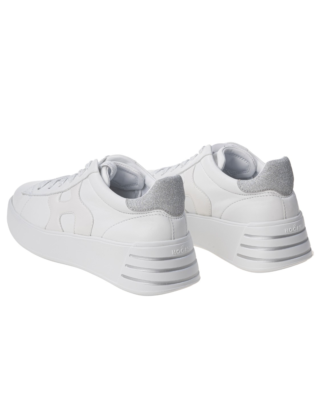 shop HOGAN Sales Sneakers: Hogan sneakers Rebel.
Tomaia in nappa.
H laterale e dettagli in pelle laminata effetto mosso.
Fussbett in memory foam.
Suola in gomma.
Altezza percepita 5 cm.
Indicazioni di cura e mantenimento incluse.
Custodia in tessuto inclusa.
Composizione: 100% Pelle.
Fabbricato in Italia.. HXW5640DN60QYQ-0351BIANCO/ARGENTO number 7378365