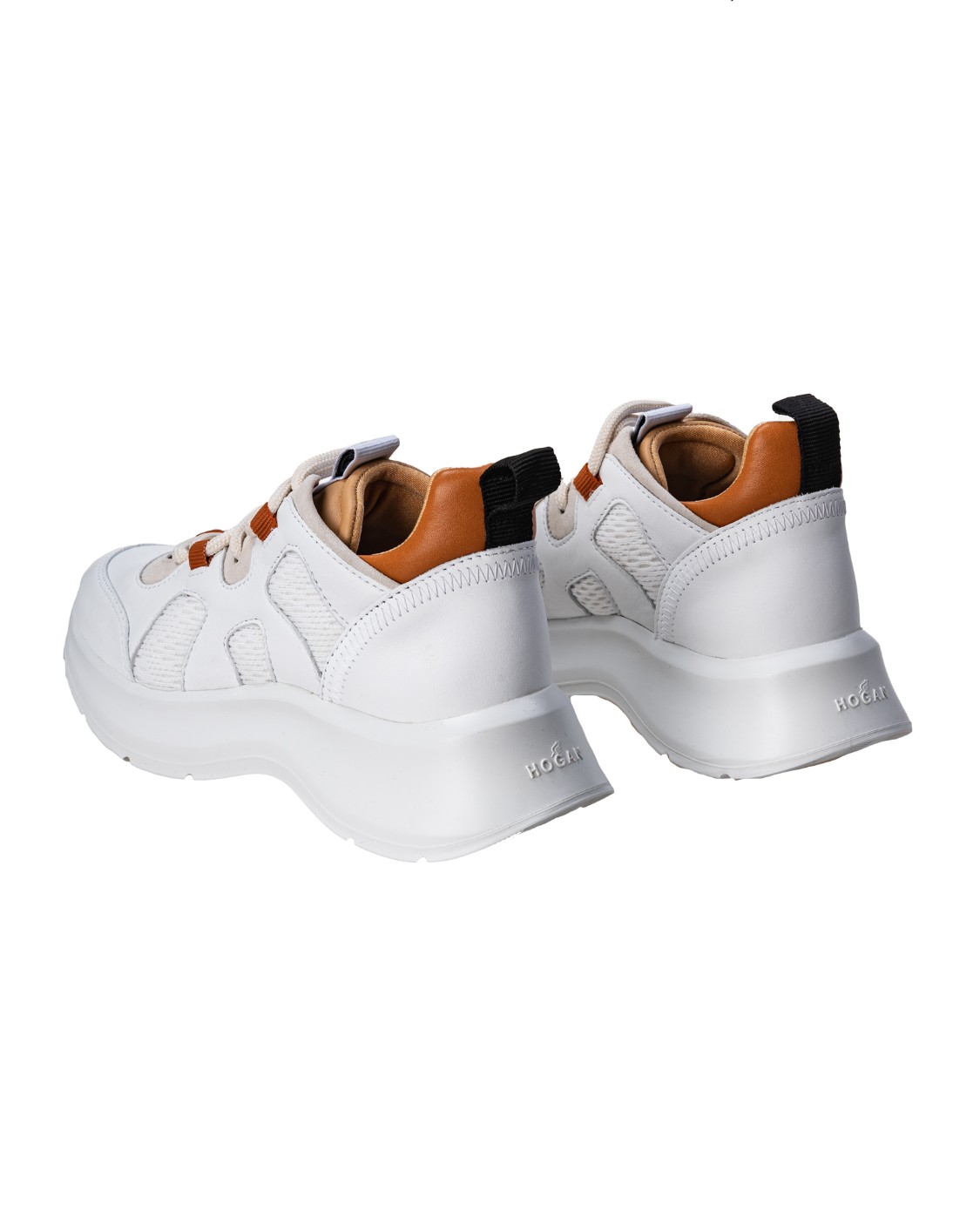 shop HOGAN Saldi Sneakers: Hogan sneakers speedy H585 bianco.
Tomaia in pelle liscia.
Inserti in tessuto a rete.
Dettagli in suede.
H laterale ondulata.
Fussbett in memory foam 8 mm.
Suola in gomma extralight.
Altezza totale 5,5 cm.
Custodia in tessuto inclusa.
Made in Italy.. HXW5850DU70R89-0MRR number 9649648