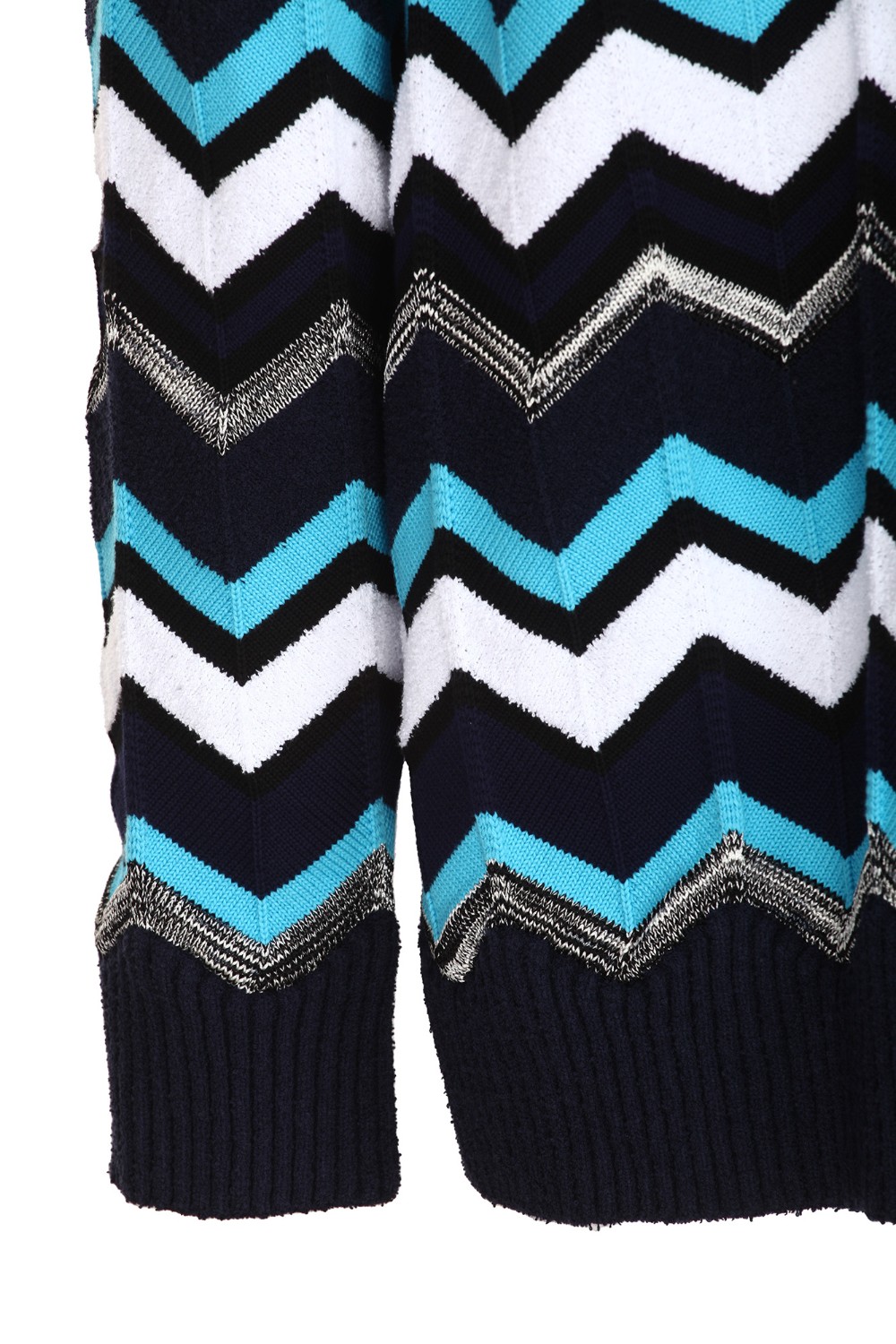 shop MISSONI Saldi Cardigan: Missoni cardigan con iconica fantasia zig-zag con bottoni.
Lavorato a maglia dal peso leggero.
Fantasia multicolore.
Scollo a v.
Maniche lunghe.
Composizione:  86% Cotone, 11% Viscosa, 3% Poliammide.
Fabbricato in Italia.. US23SM09-S728Z number 7068403