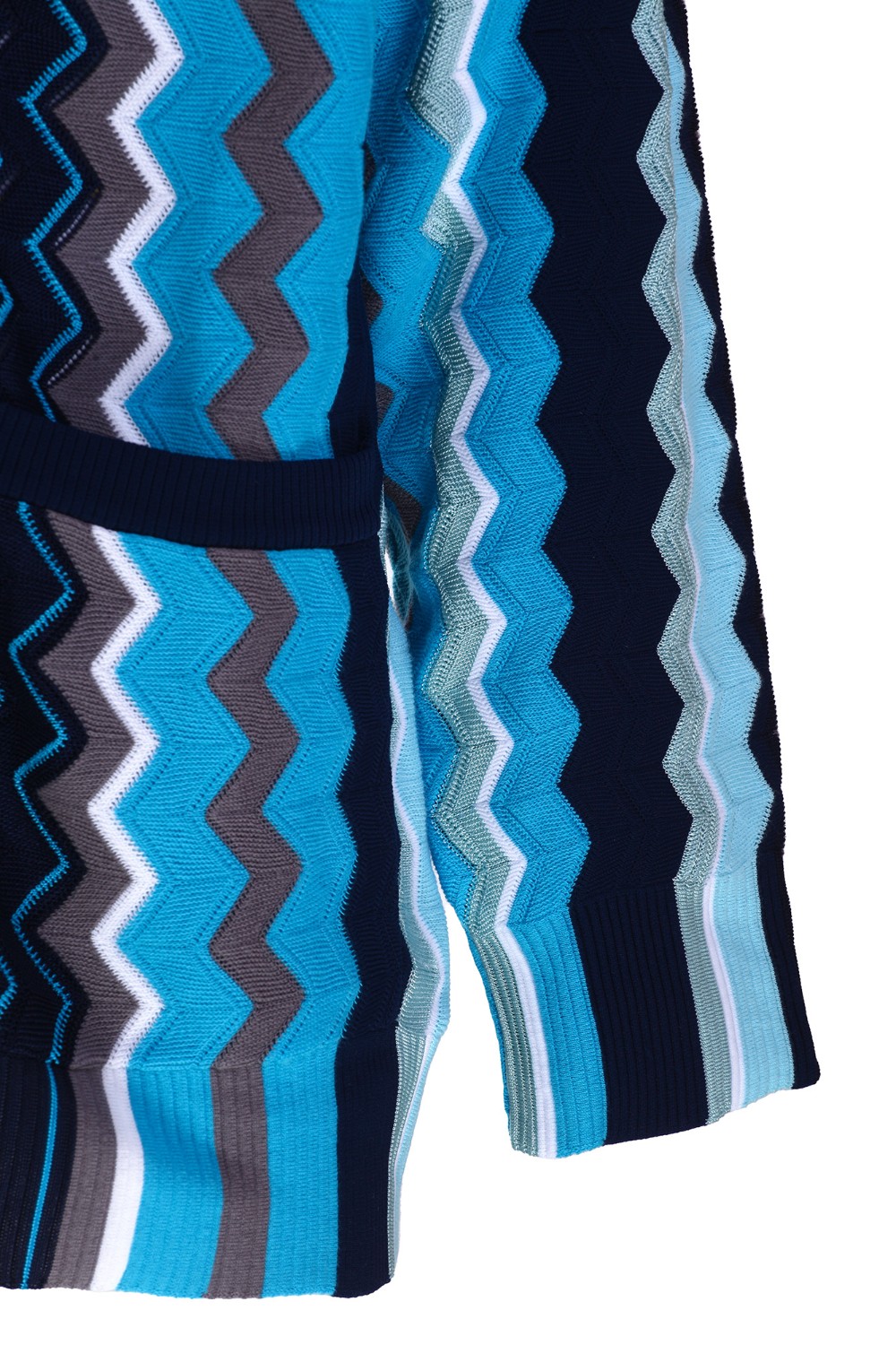 shop MISSONI Saldi Cardigan: Missoni cardigan con iconica fantasia zig-zag.
Lavorato a maglia.
Fantasia multicolore.
Scollo a v.
Maniche lunghe.
Chiusura con bottoni.
Tasche a toppa sul davanti.
Composizione: 47% Cotone, 30% Viscosa, 23% Poliammide.
Fabbricato in Tunisia.. US23SM0B-S7298 number 5345477