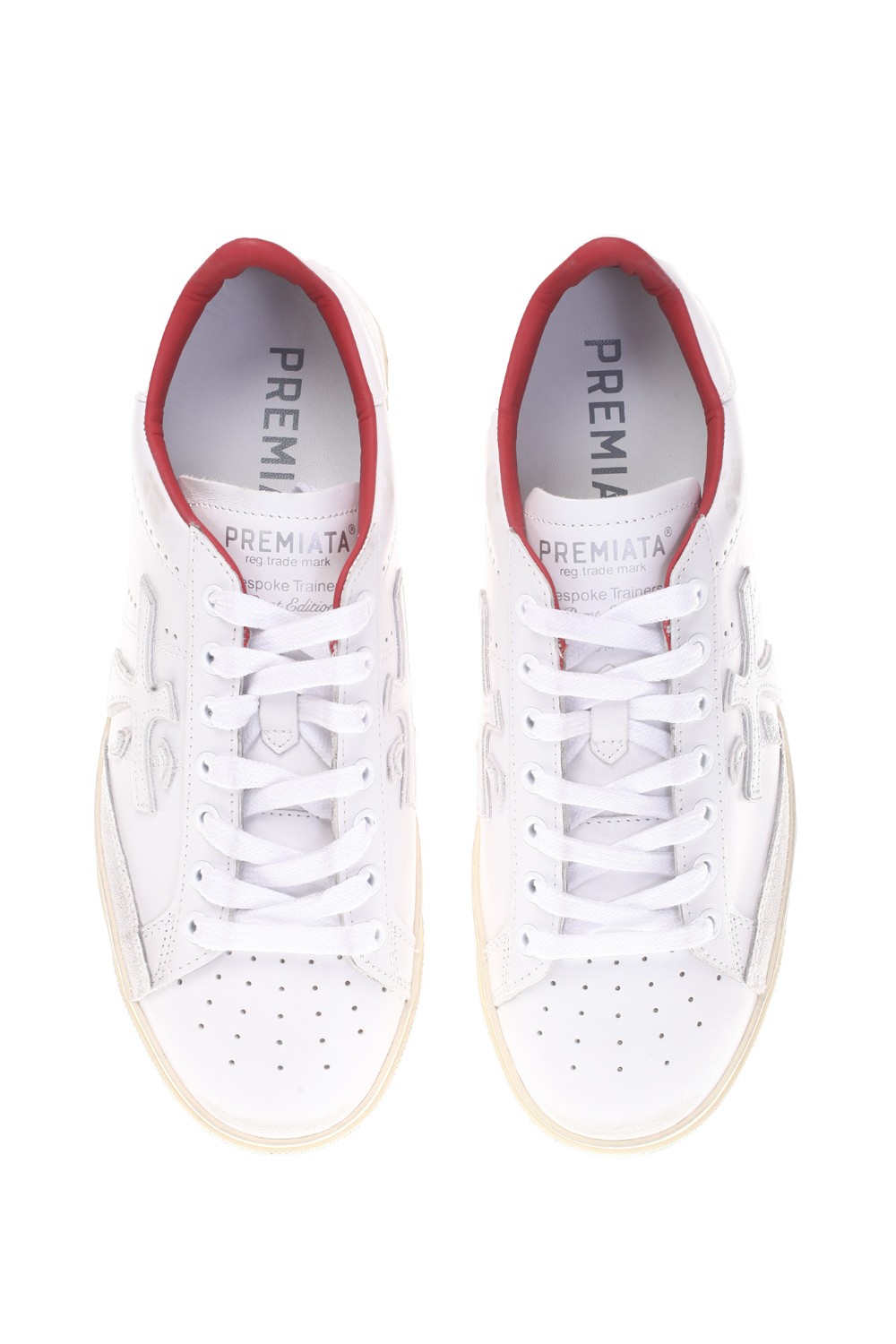 shop PREMIATA Saldi Scarpa: Premiata sneakers "Steven 6179".
Ttomaia in pelle bianca, logo in pelle color
bianco in rilievo e il talloncino in pelle color bianco.
Arricchito dagli inserti in suede color grigio e dalla fodera color rosso.
Altezza Suola 2,2 cm.
Fusbet interno 28,5 cm.
Composizione Suola: 100% Gomma.
Composizione Tomaia: 100% Pelle di vitello.
Composizione Fodera: 86% Pelle di capra 14% Pelle di vitello.
Fabbricato in Vietnam.. STEVEN-6179 number 2718029